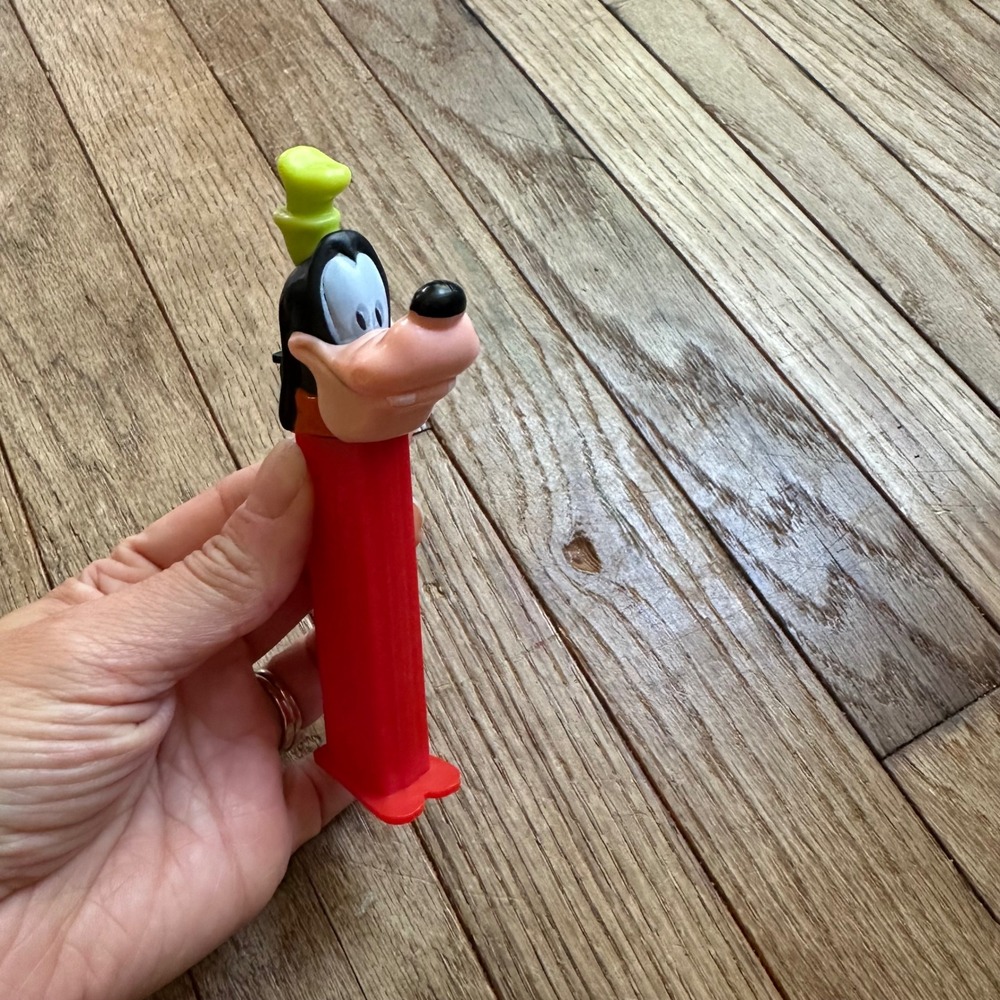 Vintage Disney Goofy made in Austria PEZ Dispenser Candy Toy Collectible Display